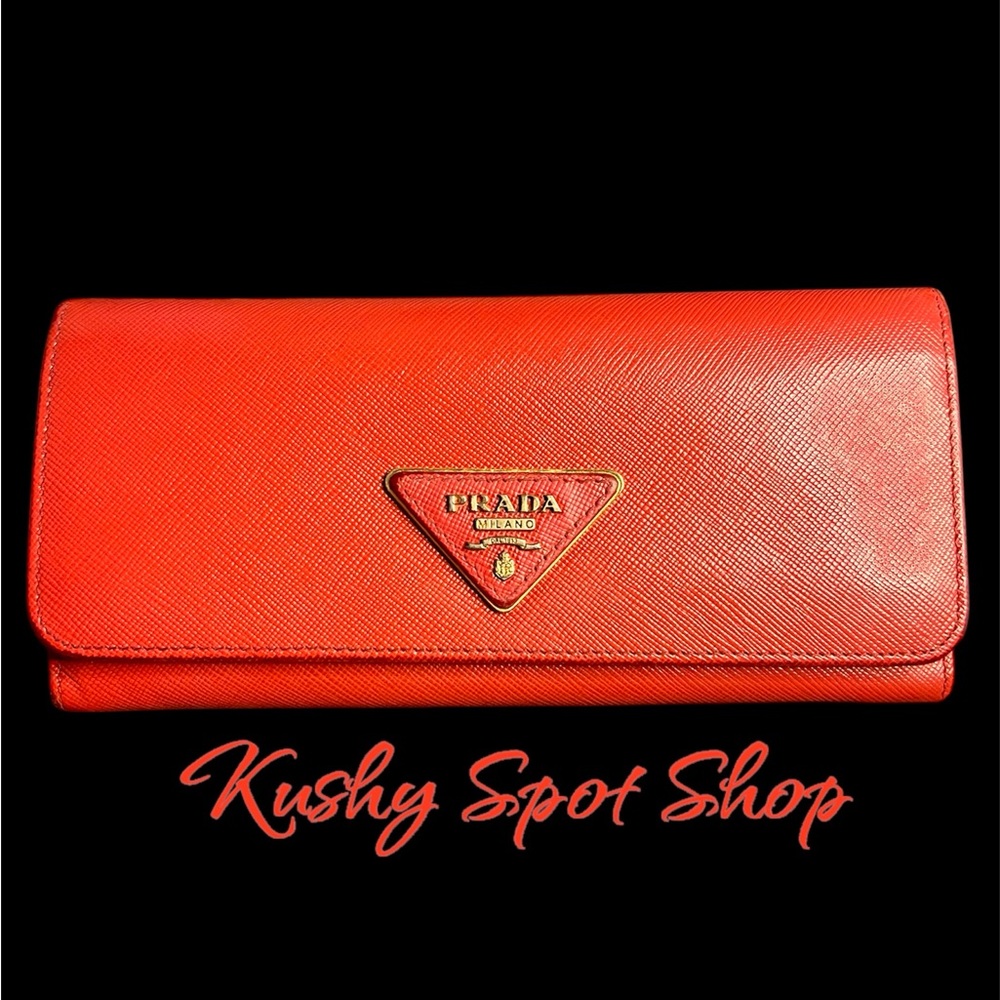 ✨✅ AUTHENTICATED✨☑️ VINTAGE PRADA™️ RED SAFFIANO LEATHER LONG WALLET✨♥️❣️♥️✨